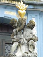 Putten mit dem Symbol der Liebe