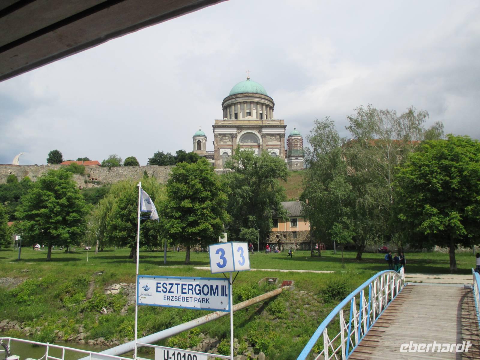 Blick auf die Basilika vom Landesteg aus