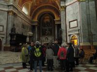 Im Hauptschiff der Basilika