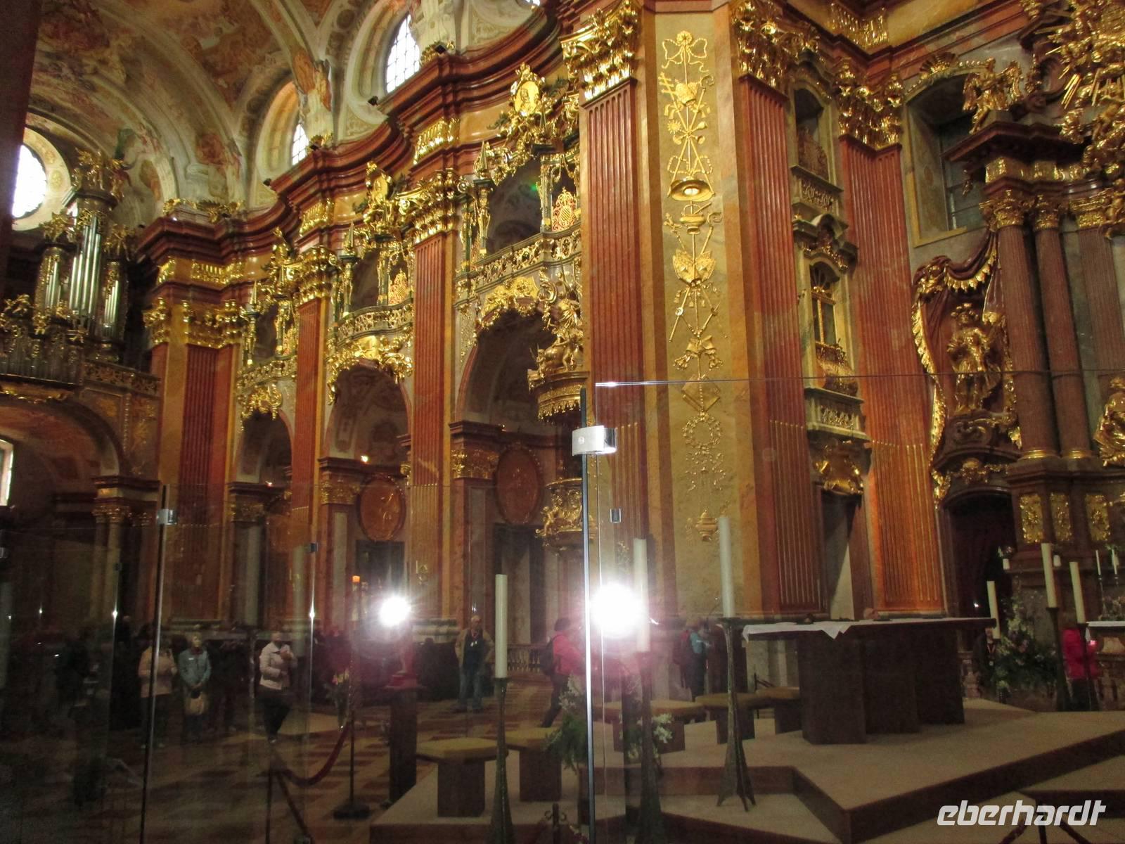 Prächtige Innenansicht der Stiftskirche Melk