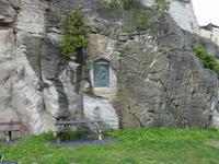 Denkmal am Radweg in Dürnstein