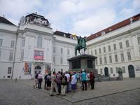 Eingang zur alten Hofbibliothek auf dem Josefsplatz, Wien 