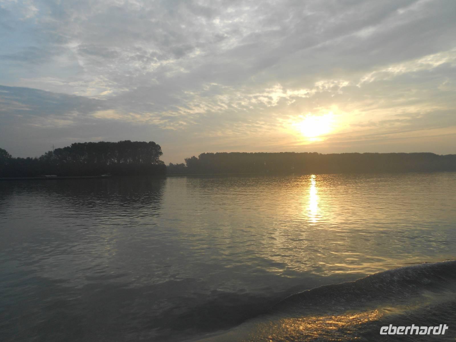 Sonnenaufgang auf der Donau