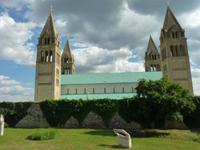 Kathedrale (11. Jahrhundert, umgebaut im 19. Jahrhundert mit Ausmalungen des deutschen Malers Karl Christian Andreae)