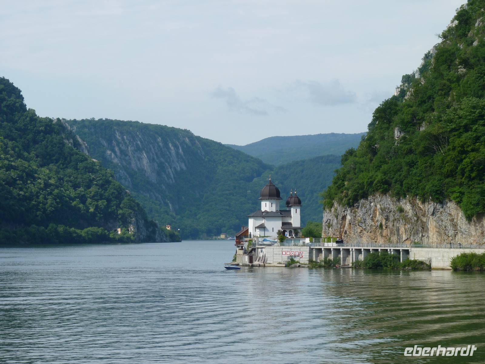 Einfahrt zum Eisernen Tor Kataraktenstrecke- Kloster