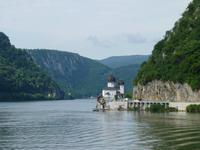Einfahrt zum Eisernen Tor Kataraktenstrecke- Kloster