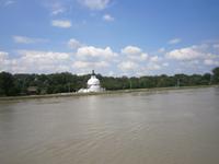  Pagode am Flussufer