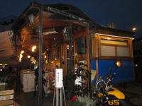  Bar im umgebauten Strassenbahnwagen