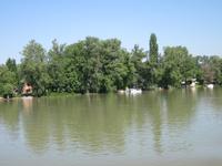   Stelzenhütten am Ufer