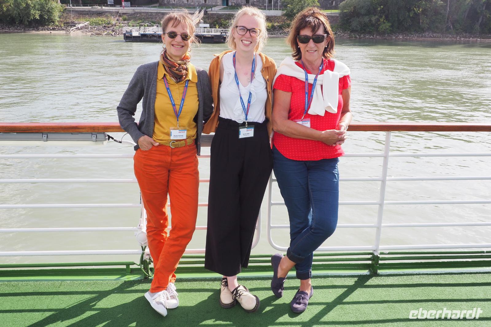 P9100176, die 3 Reiseleiterinnen Claudia, Karo, Brigitte (von li nach re)