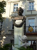 Büste Hummels vor D Botschaft.JPG