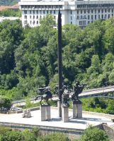 Veliko Tarnovo 08 Vier Zarendenkmal.JPG