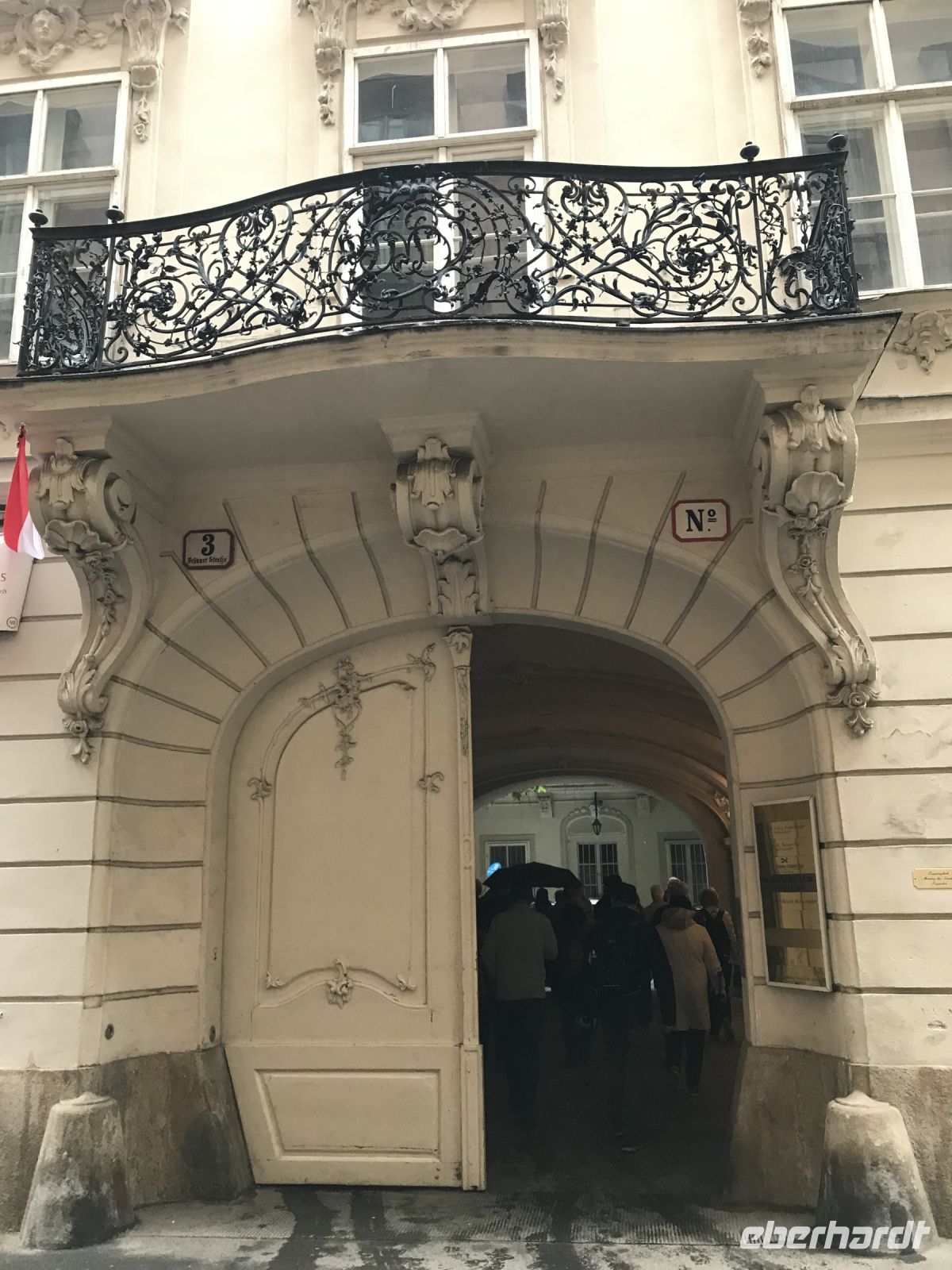 8.5.24 Wien - original erhaltene Balkone, Türen und architektonische Feinheiten