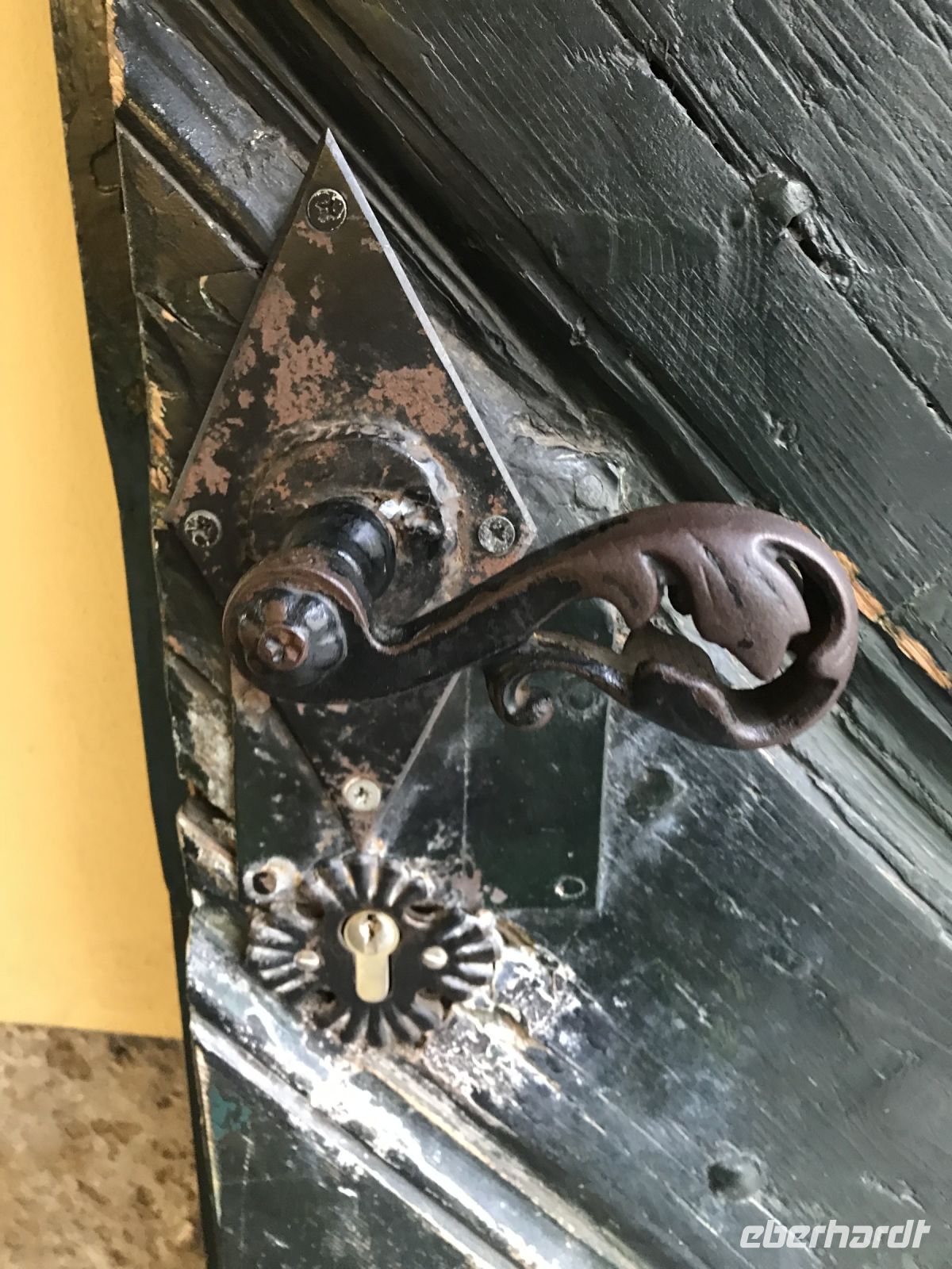 8.5.24. Wien - historische Türklinken und leider neue Schlösser