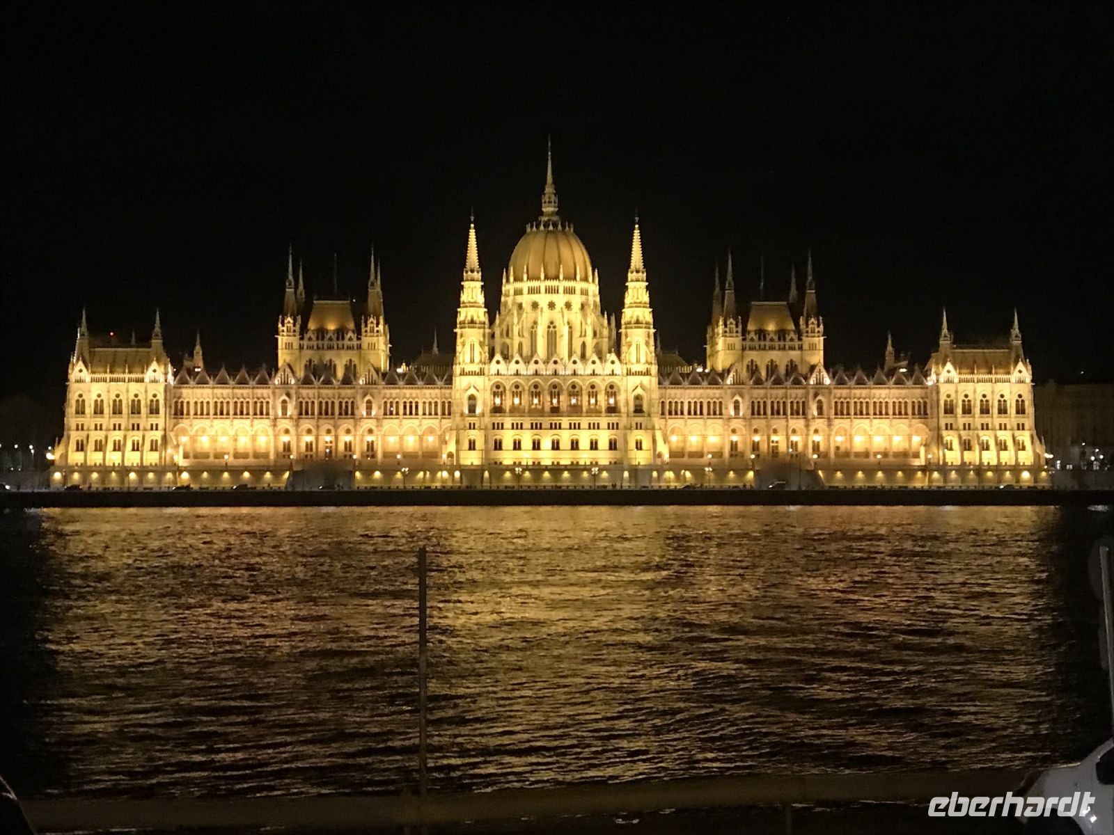 9.5.24 Budapest bei Nacht - Parlament