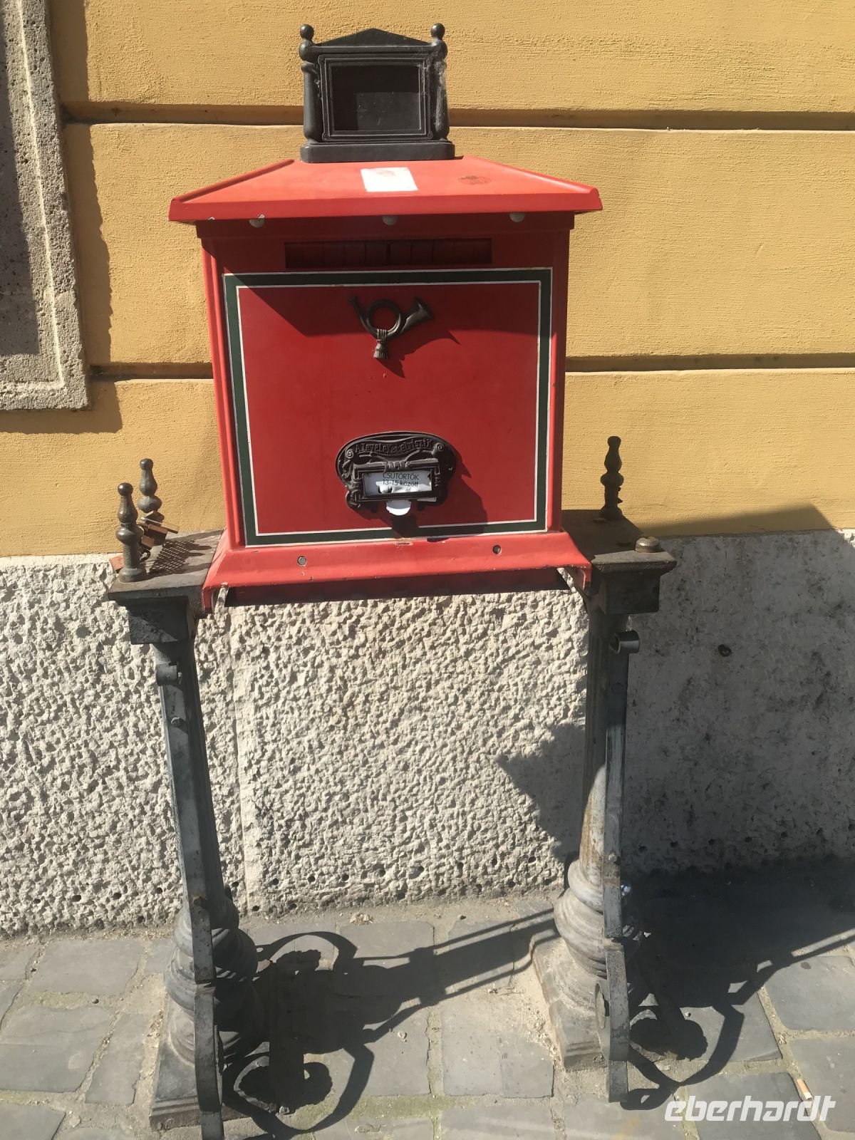 10.5.24 Budpest - historischer Briefkasten - noch in Betrieb