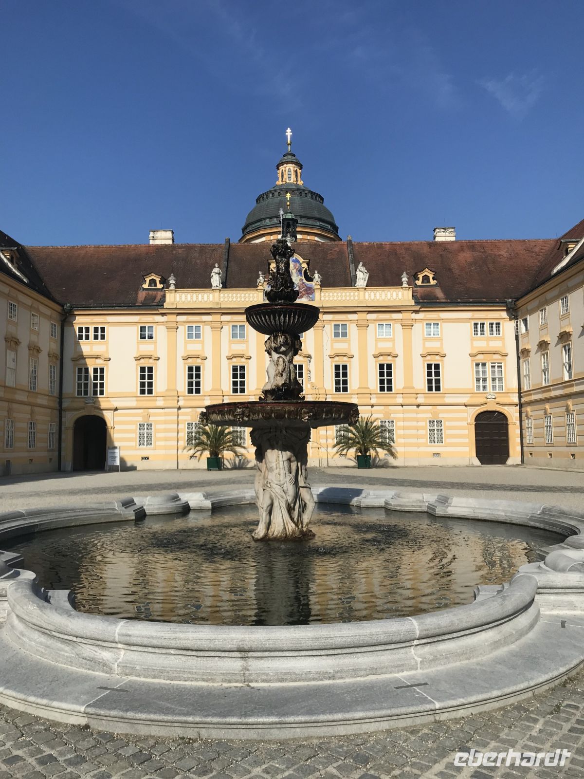 Sonntag 12.5.24 Stift Melk - seit 1089 existiert die Gemeinschaft Benediktinermönche