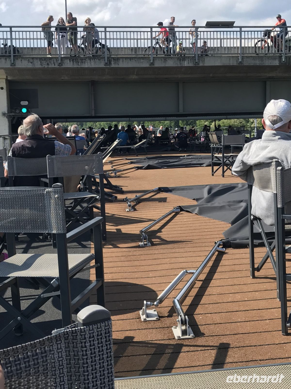 Sonntag 12.5.24 Schleuse Ybbs -Persenburg, alle sitzen bleiben, es wird eng!!!