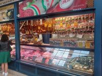 2024 Donaukreuzfahrt: Budapest - Markthalle Salamispezialitäten