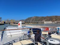 2024 Donaukreuzfahrt: Schleuse Djerdap I - Blick auf's Kraftwerk (SB+RO)