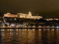 2024 Donaukreuzfahrt: Durchfahrt Budapest, Burgberg / Schloß