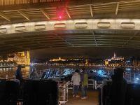 2024 Donaukreuzfahrt: Durchfahrt Budapest, letzte Blick auf die Silloette