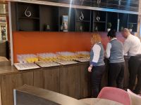 2024 Donaukreuzfahrt:  Vorbereitung Abschlußempfang des Kapitäns