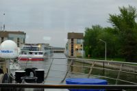 In diese schmale Stelle fahren wir hinein