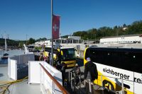 Die Busse zur Heimfahrt stehen bereit