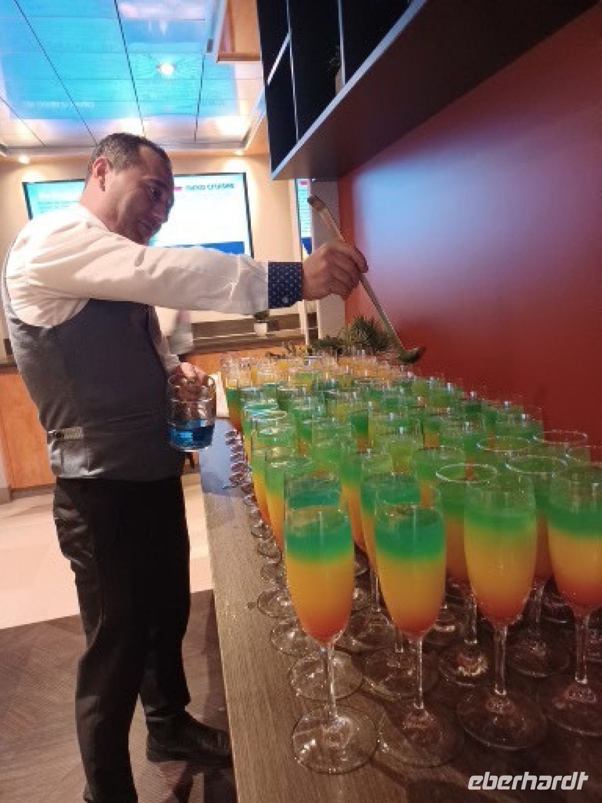 ein Cocktail in den ungarischen Landesfarben zum Abschied