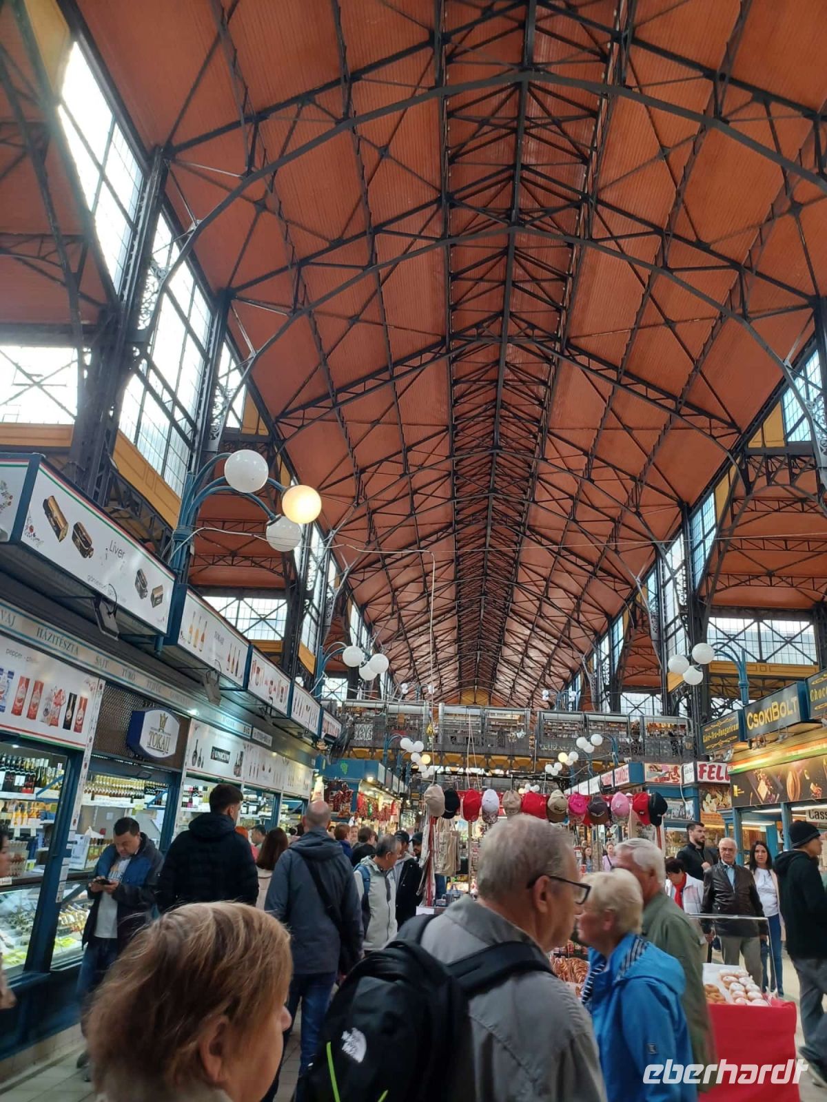 Treiben in der Markthalle