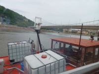 das Versorgungsschiff bringt Frischwasser