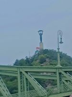 die Freiheitsstatue  auf dem Gellért Berg