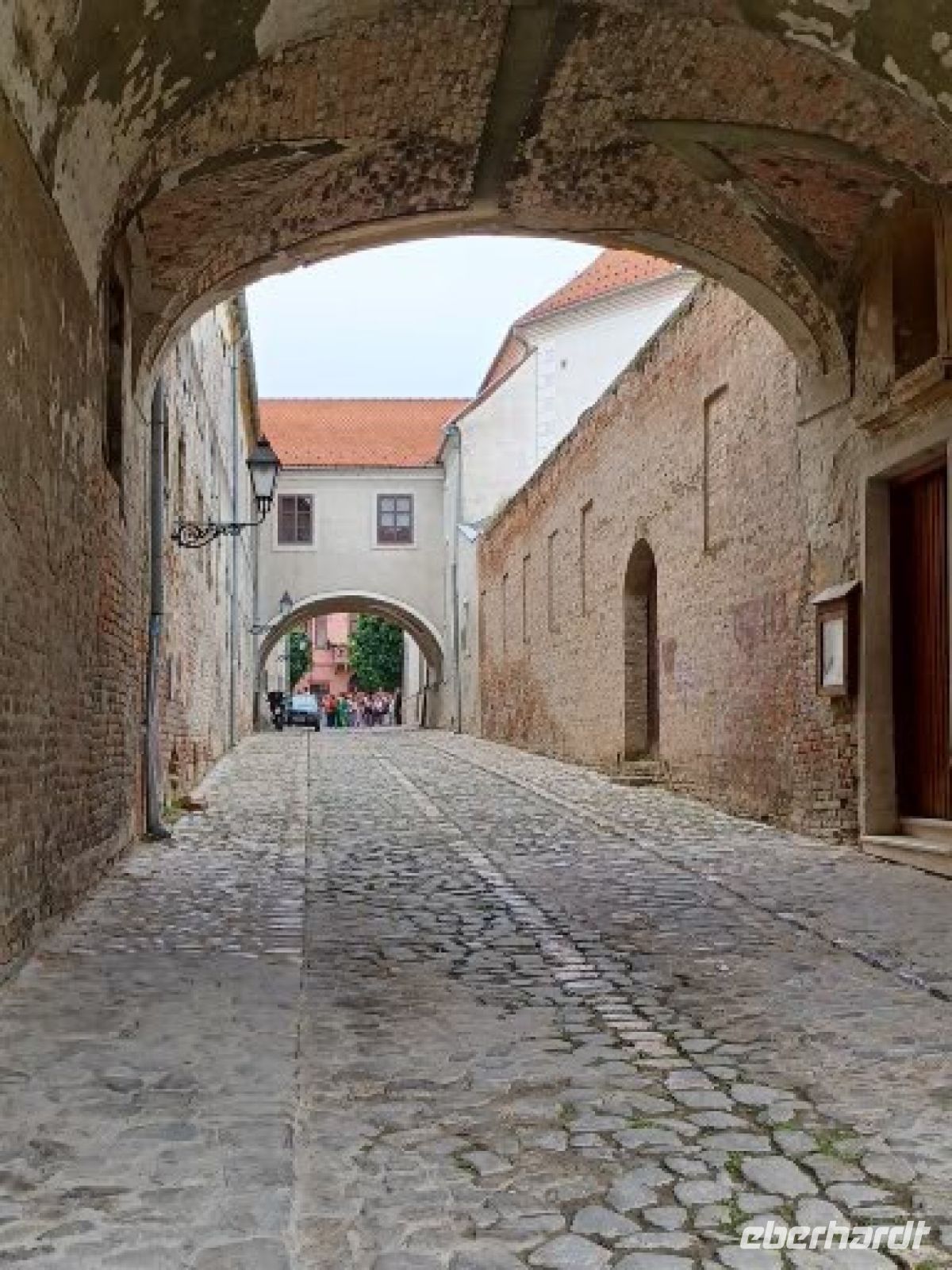 Straßenzugang zum Burgzentrum