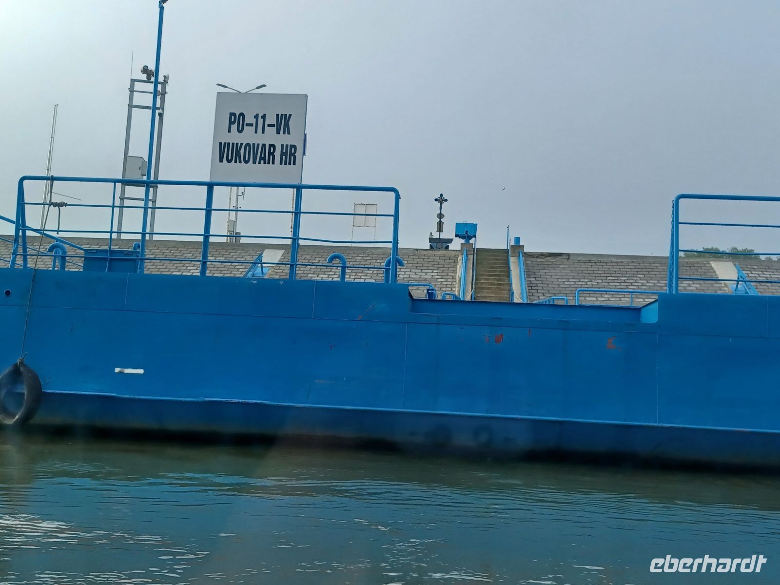 Einfahrt nach Aljmás 