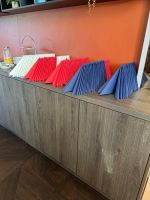 die Landesfarben Serbiens