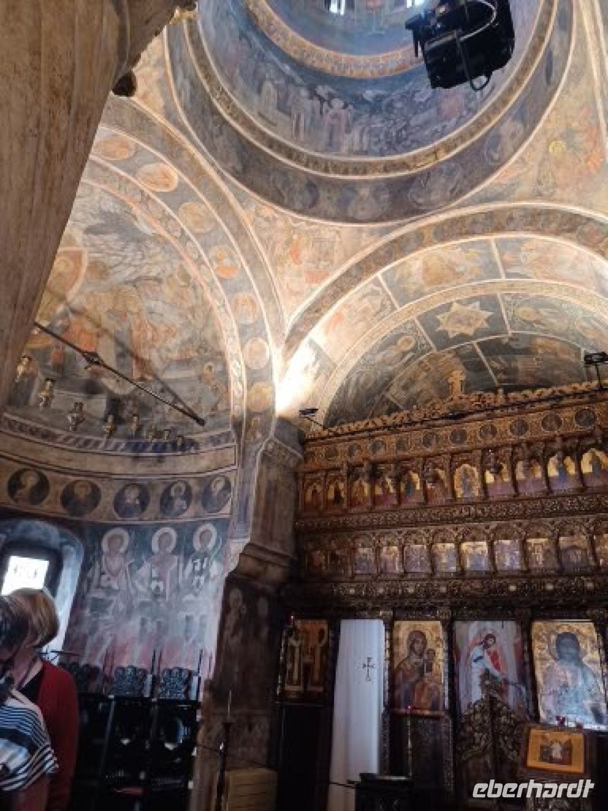Deckenmalerei im Gebetsraum - Ikonen an der Wand
