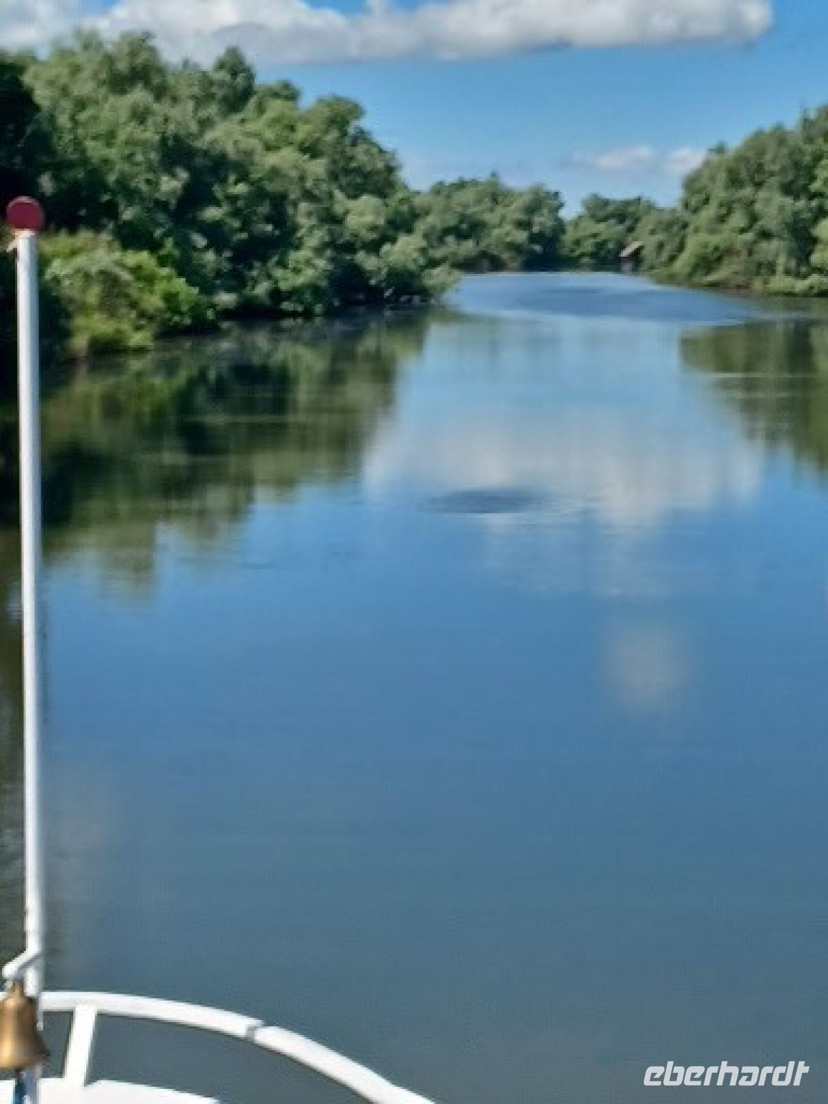 einen von drei Deltakanälen Befahren wir