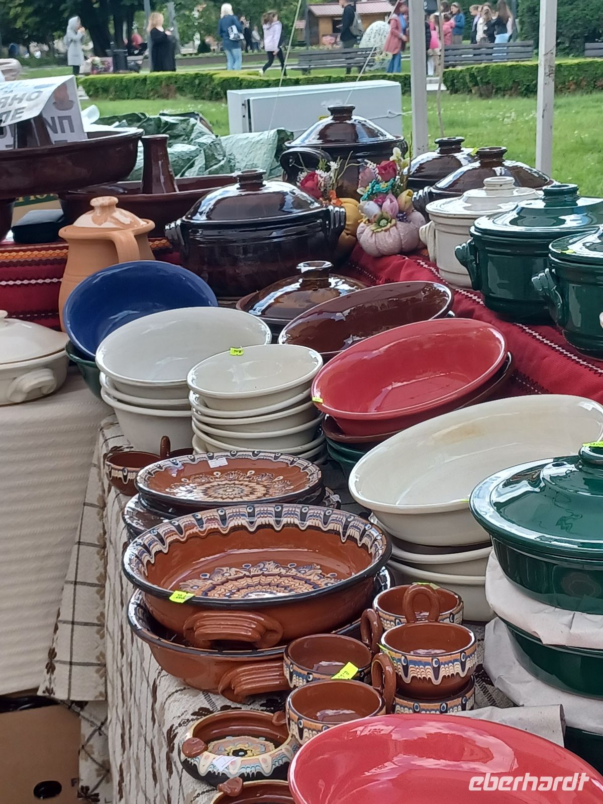 Bulgarische Keramik auf dem Markt