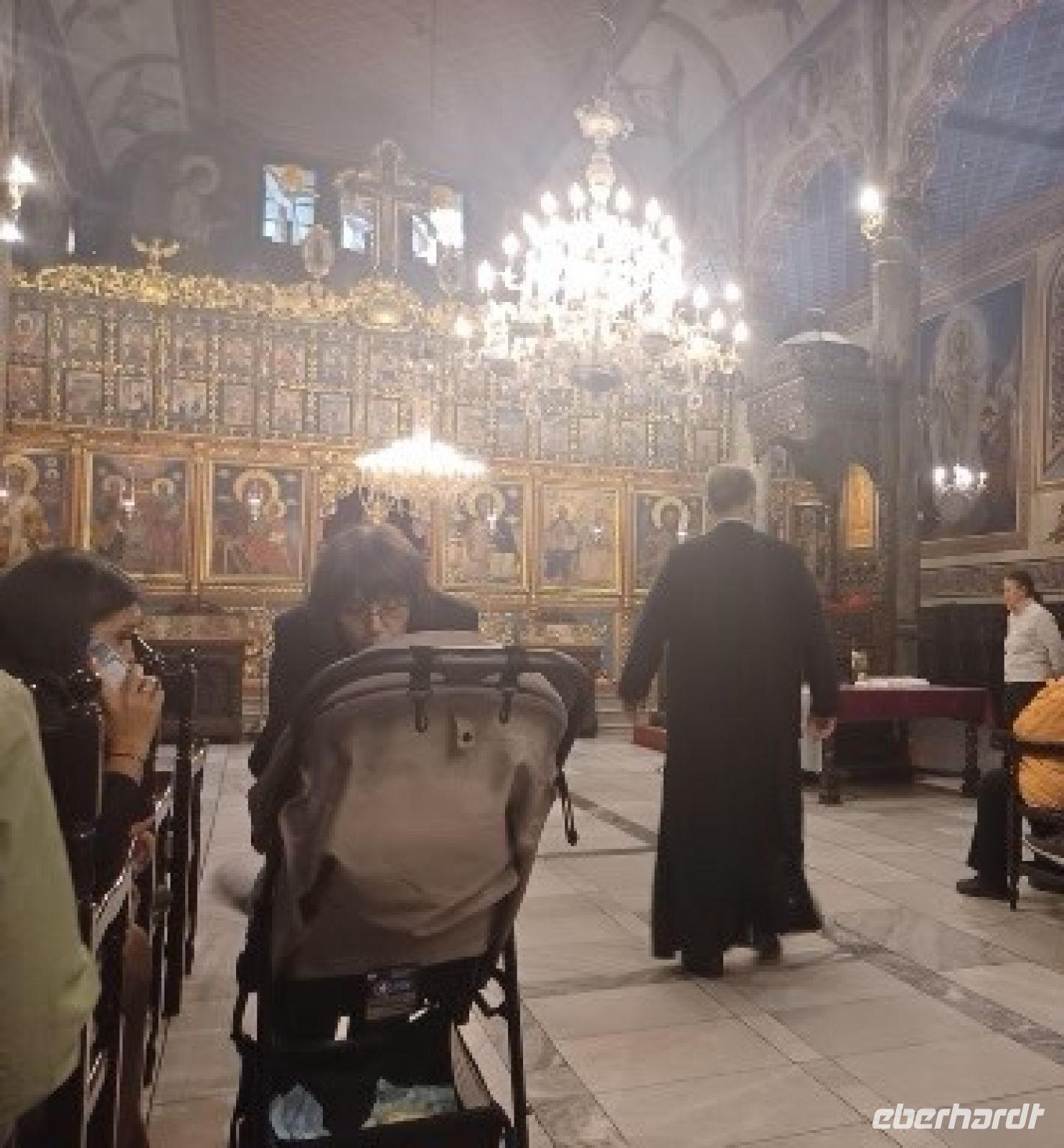 das Taufkind wird beruhigt