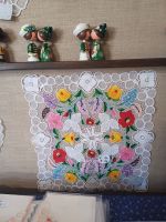 farbenfrohe Spitzendecken