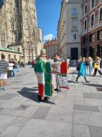 Buntes Treiben am Stphansdom