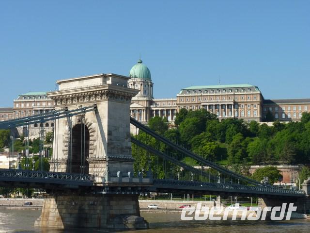 Schloßplateau und Kettenbrücke