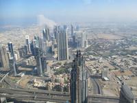 Blick auf Dubai vom höchsten Gebäude der Welt
