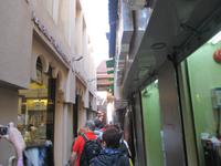 Enge Gassen im Stoffmarkt