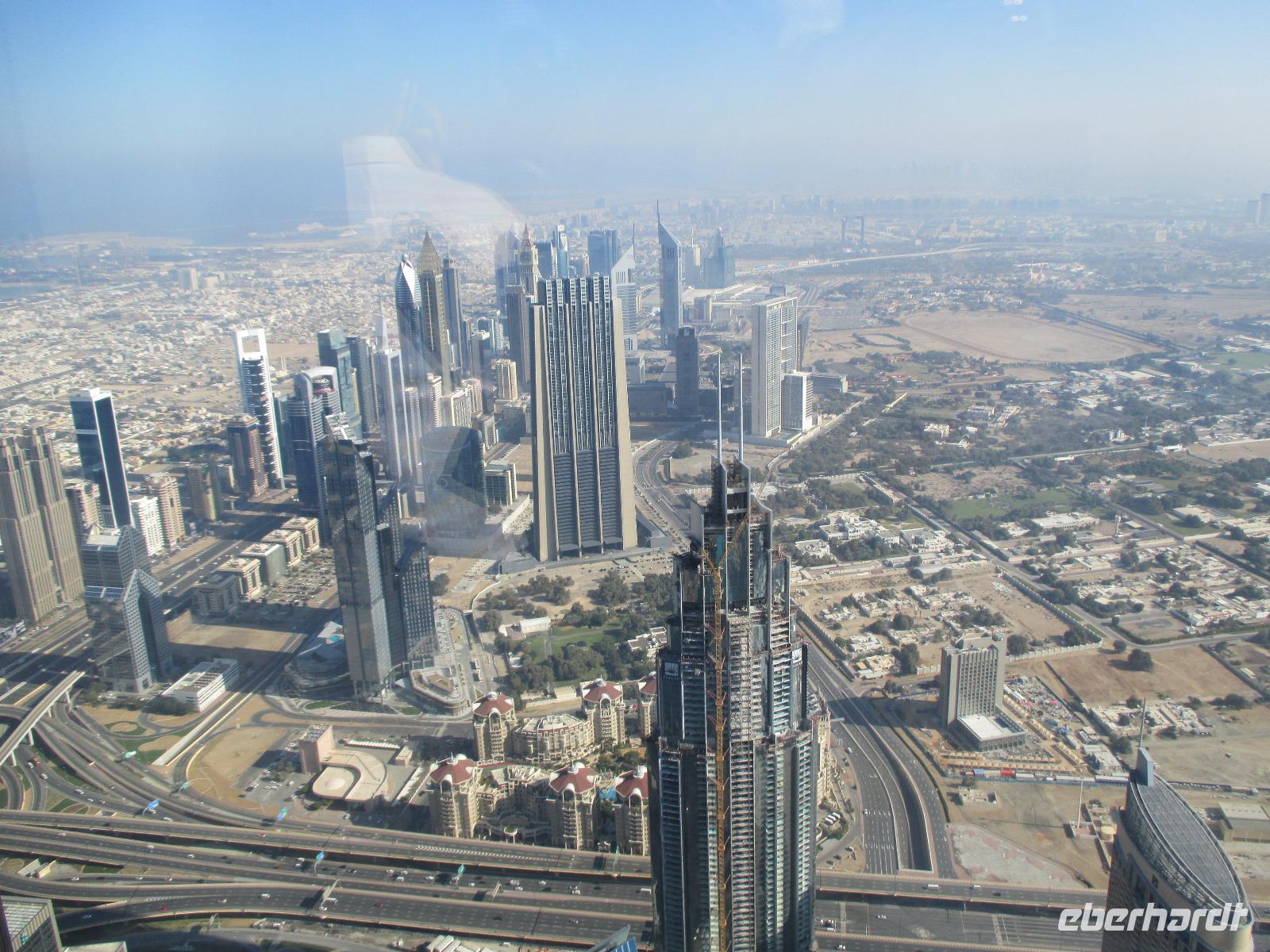 Blick vom höchsten Gebäude der Welt auf Dubai