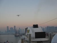 Eine von der AIDA-Crew gesteuerte Drohne filmt das Ankommen