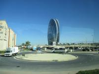 Gebäude in ungewöhnlicher Form in Abu Dhabi