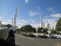 Auf dem Weg zur größten Moschee der Vereinigten Arabischen Emirate