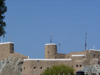121 Muscat im Oman - Festung beim Al-Alam-Palast